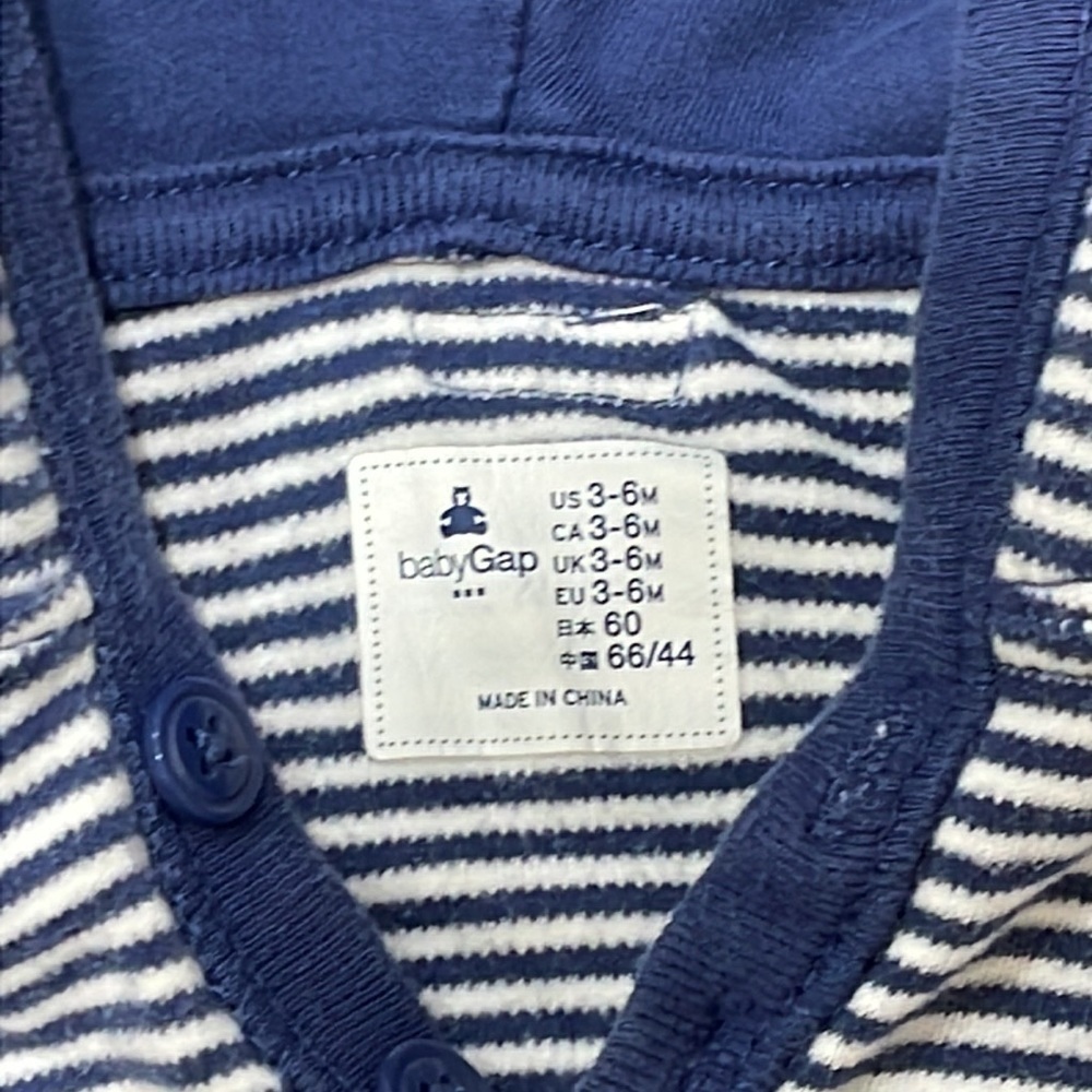 2  3-6 Month Onesies babyGap & Puma Long Sleeve Snap at Legs - Picture 5 of 6